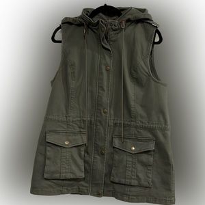 Market and Spruce vest, olive Green